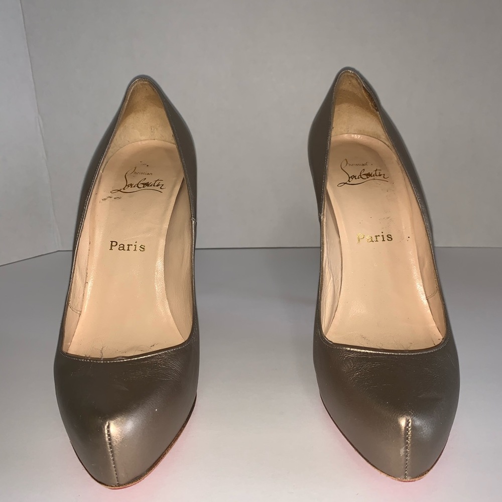Size 39 Louboutin heels